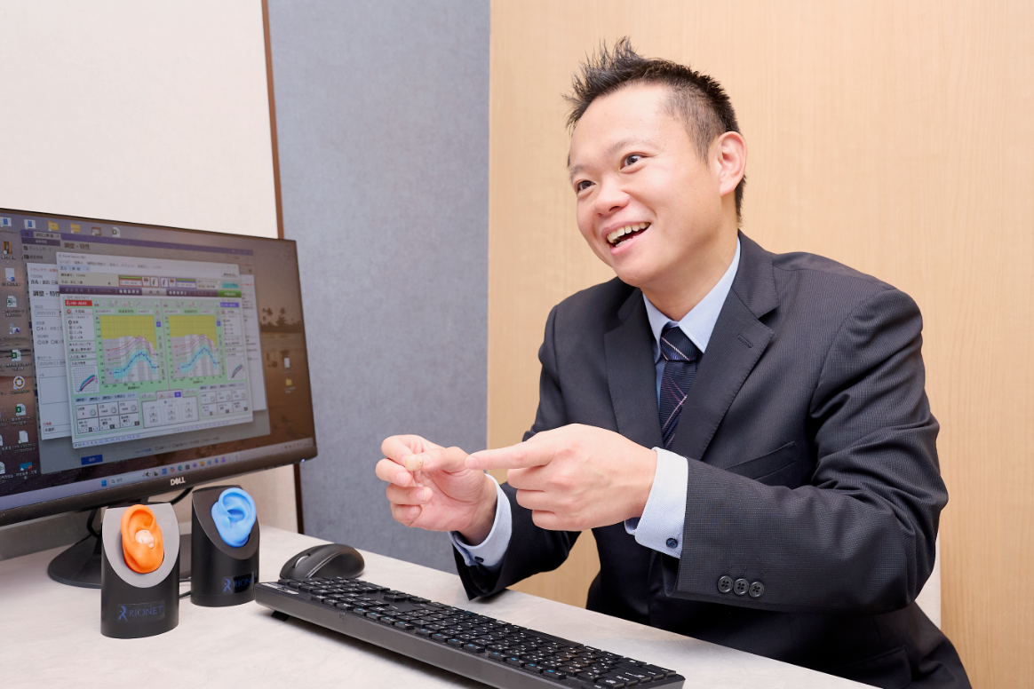 社員インタビュー：社員顔写真