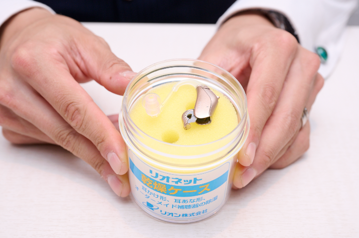 仕事をする様子